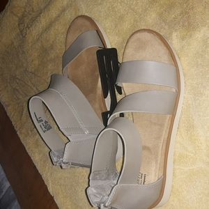 Womens leather strap sandals